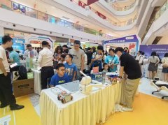 <b>店（花市店）带来AI下棋机械人</b>
